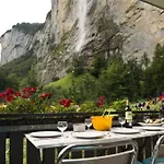 Staubbach Beautiful Waterfall Apartamento