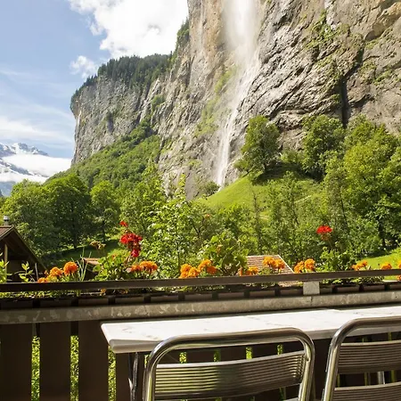 Staubbach Beautiful Waterfall Apartamento