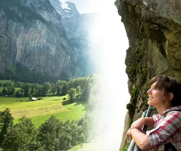 Staubbach Beautiful Waterfall * Lauterbrunnen